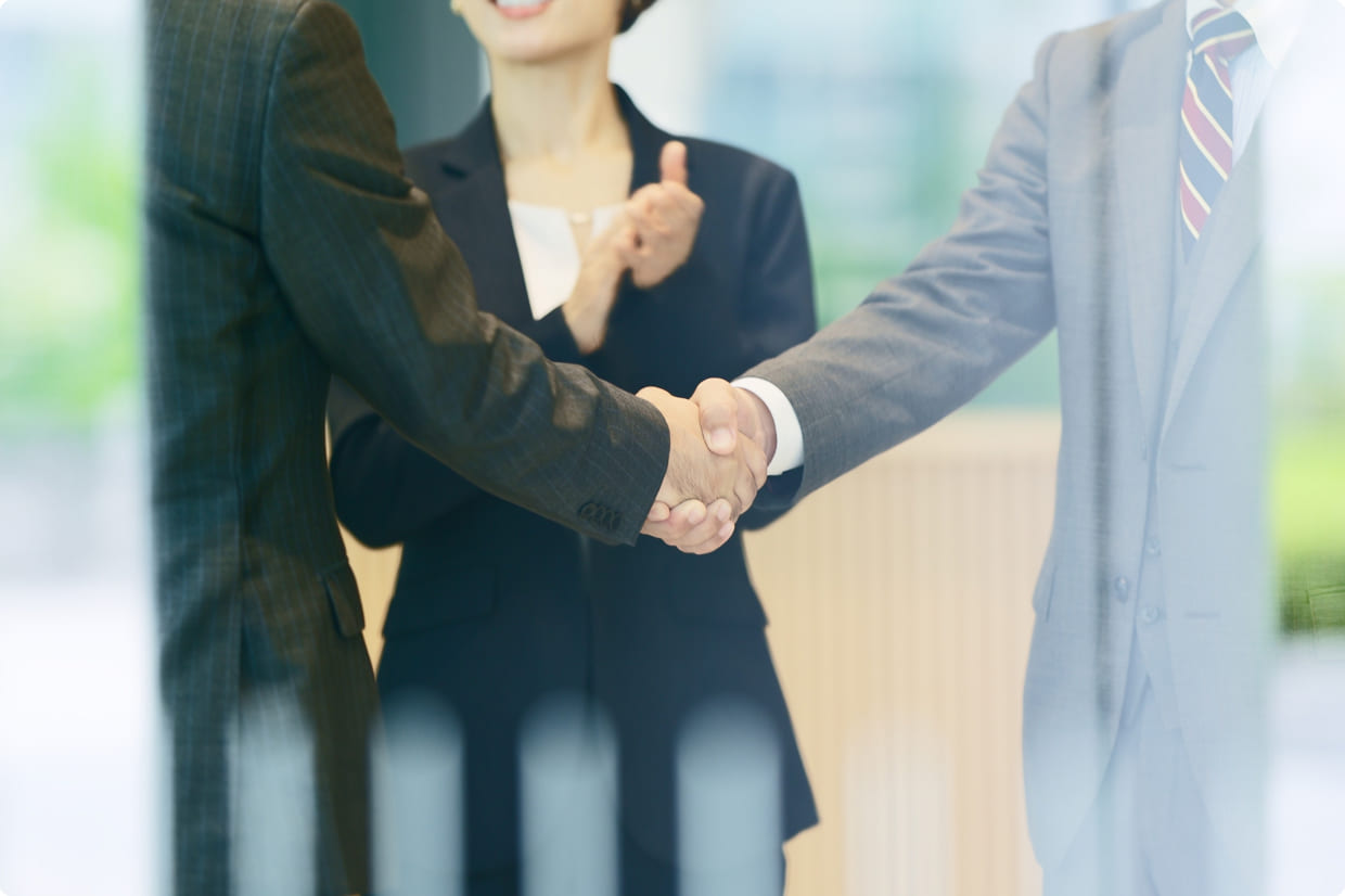 誠実な取引姿勢を示すコミットメントのイメージ