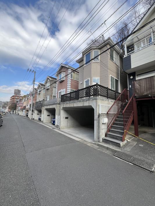 前面道路＆外観