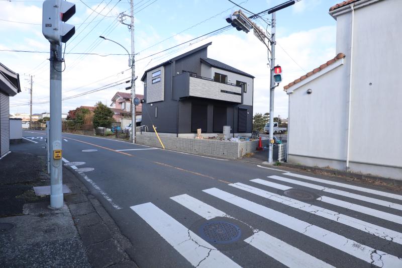 外観＆前面道路