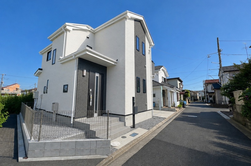 外観＆前面道路
