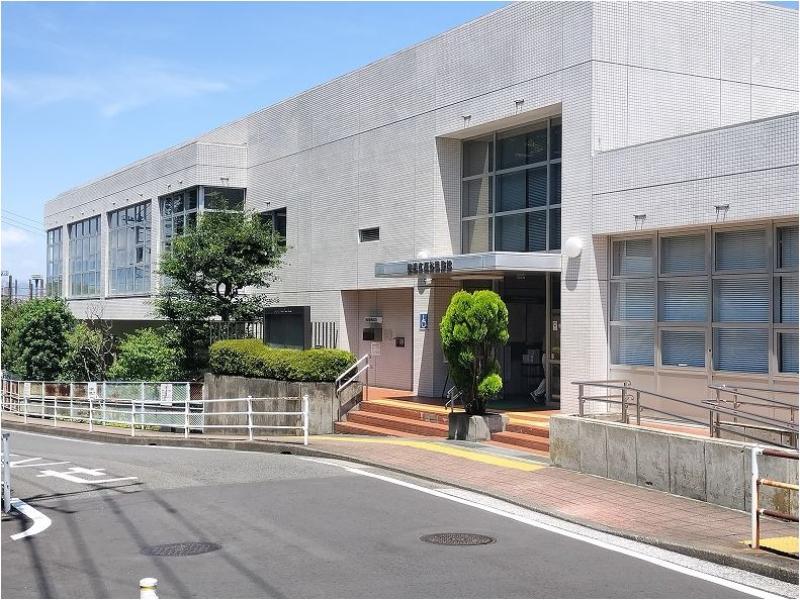 瀬谷図書館：徒歩7分
