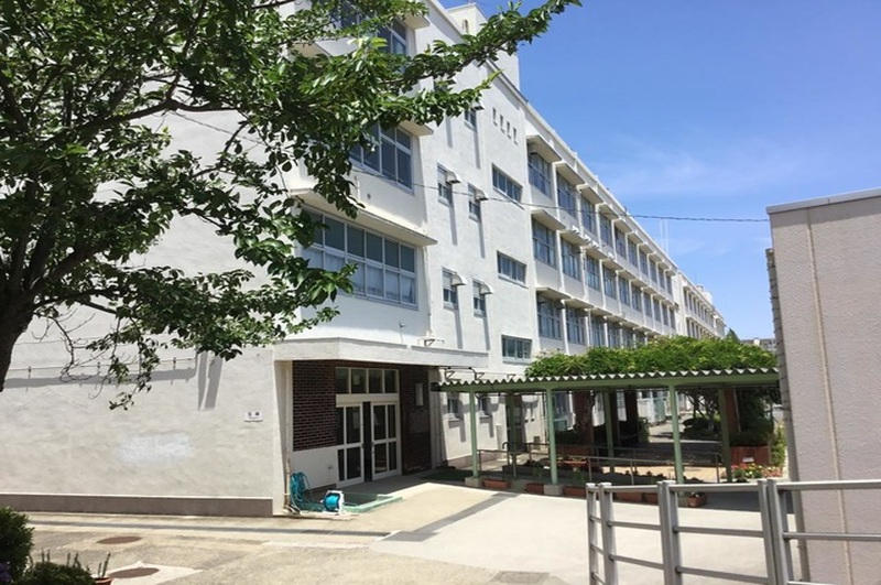 横浜市立上白根北中学校まで徒歩15分